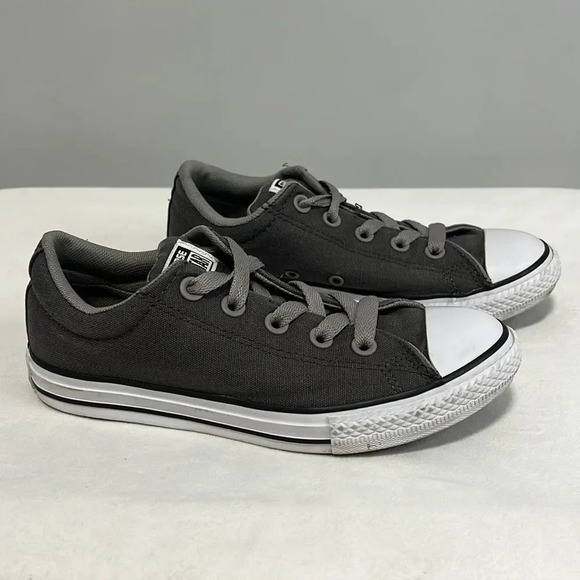 Converse || Junior Chuck Taylor All Star Classic Sneakers in Gray size 3. - Picture 1 of 9